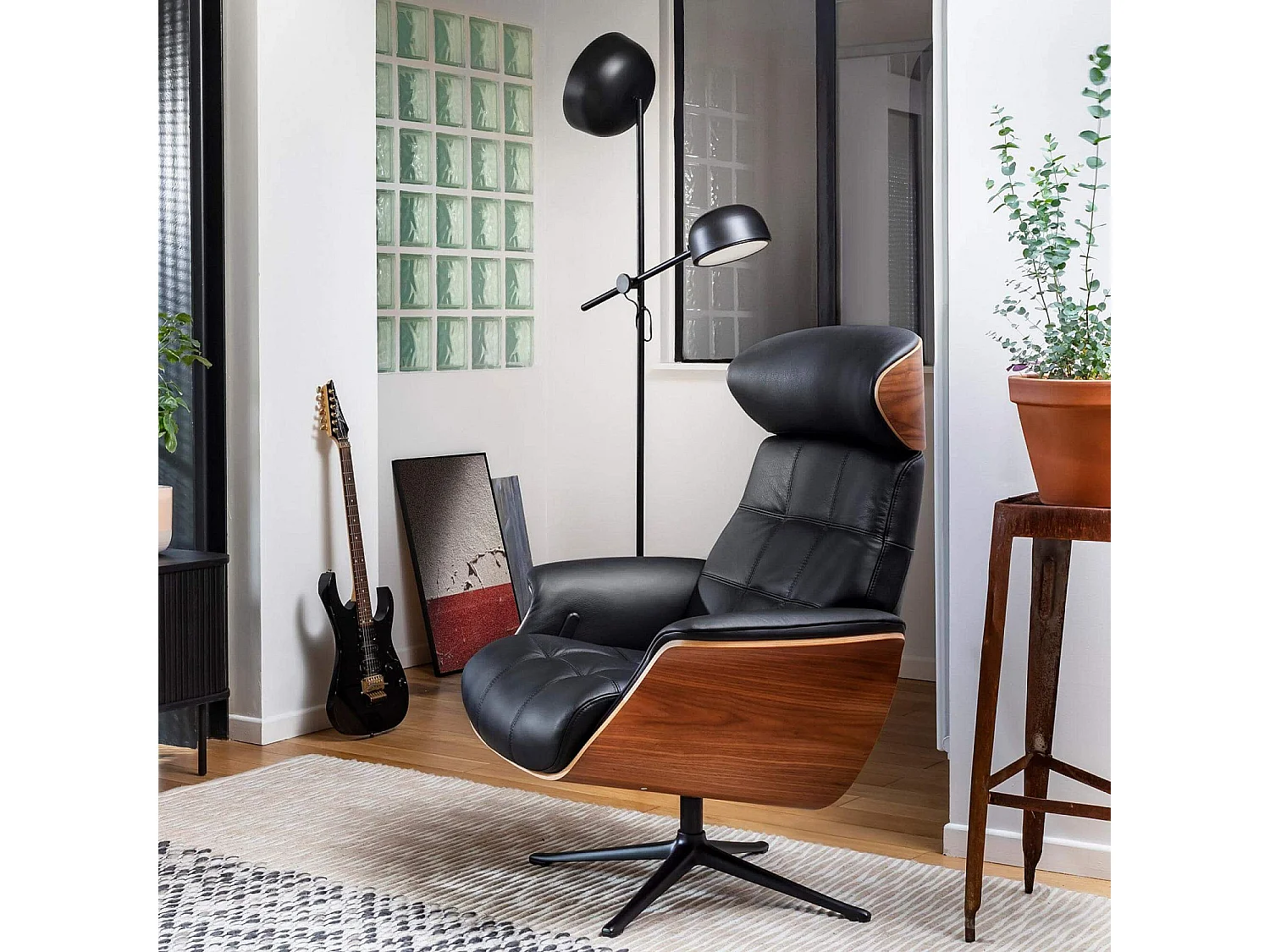 Habitat - Fauteuil en noyer et cuir Savoy - Noir obsidienne - Pied noir - Marc