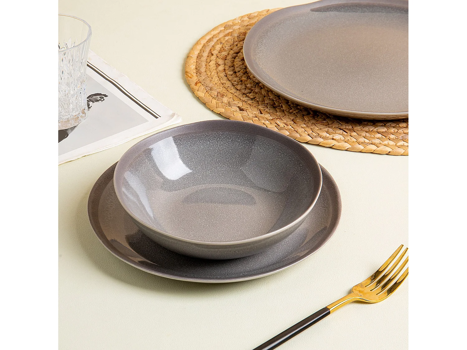 Service de table 18 pièces en grès à émail réactif - Gris