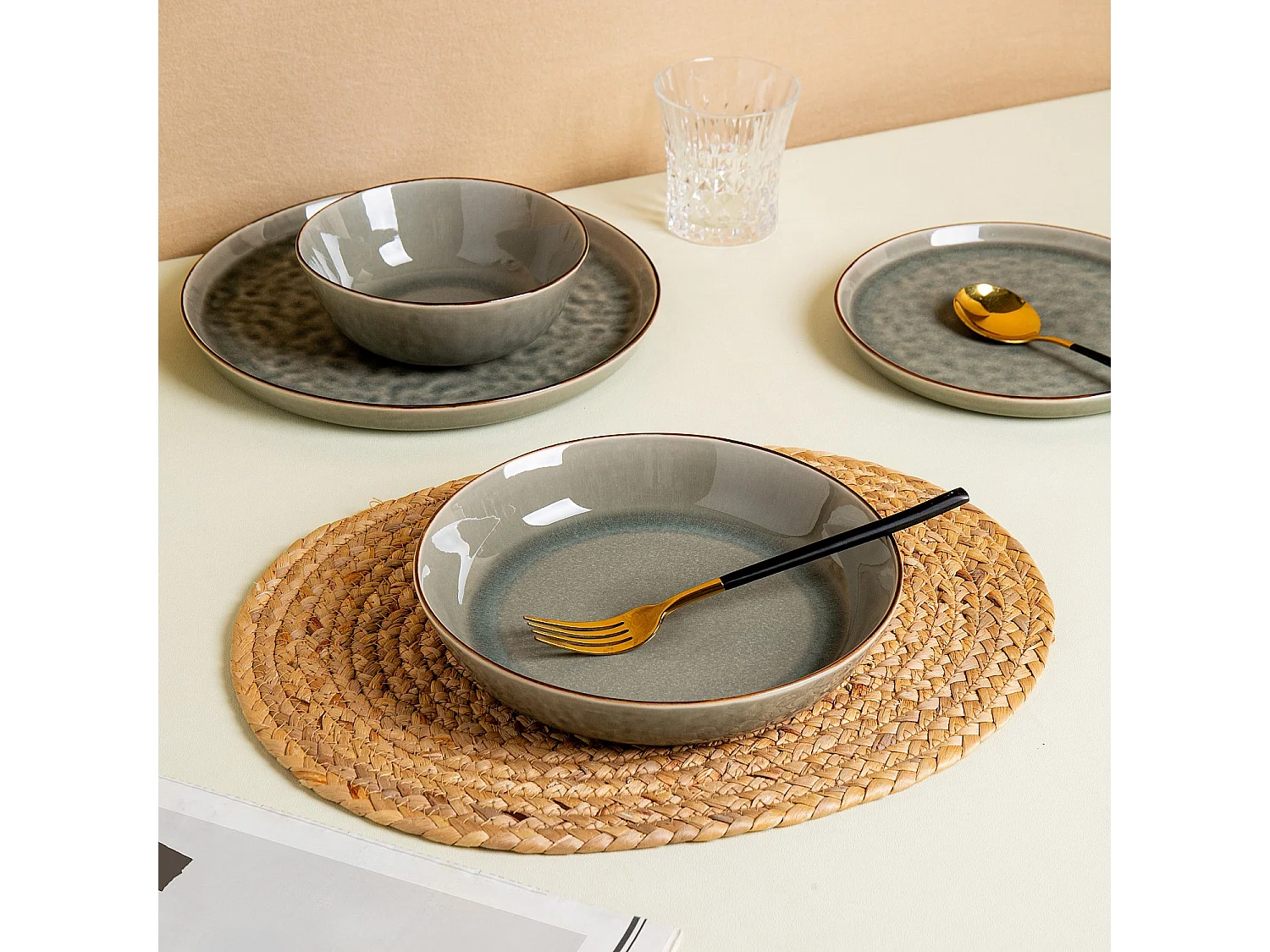 Service de table 18 pièces en grès à émail réactif - Vert fumé