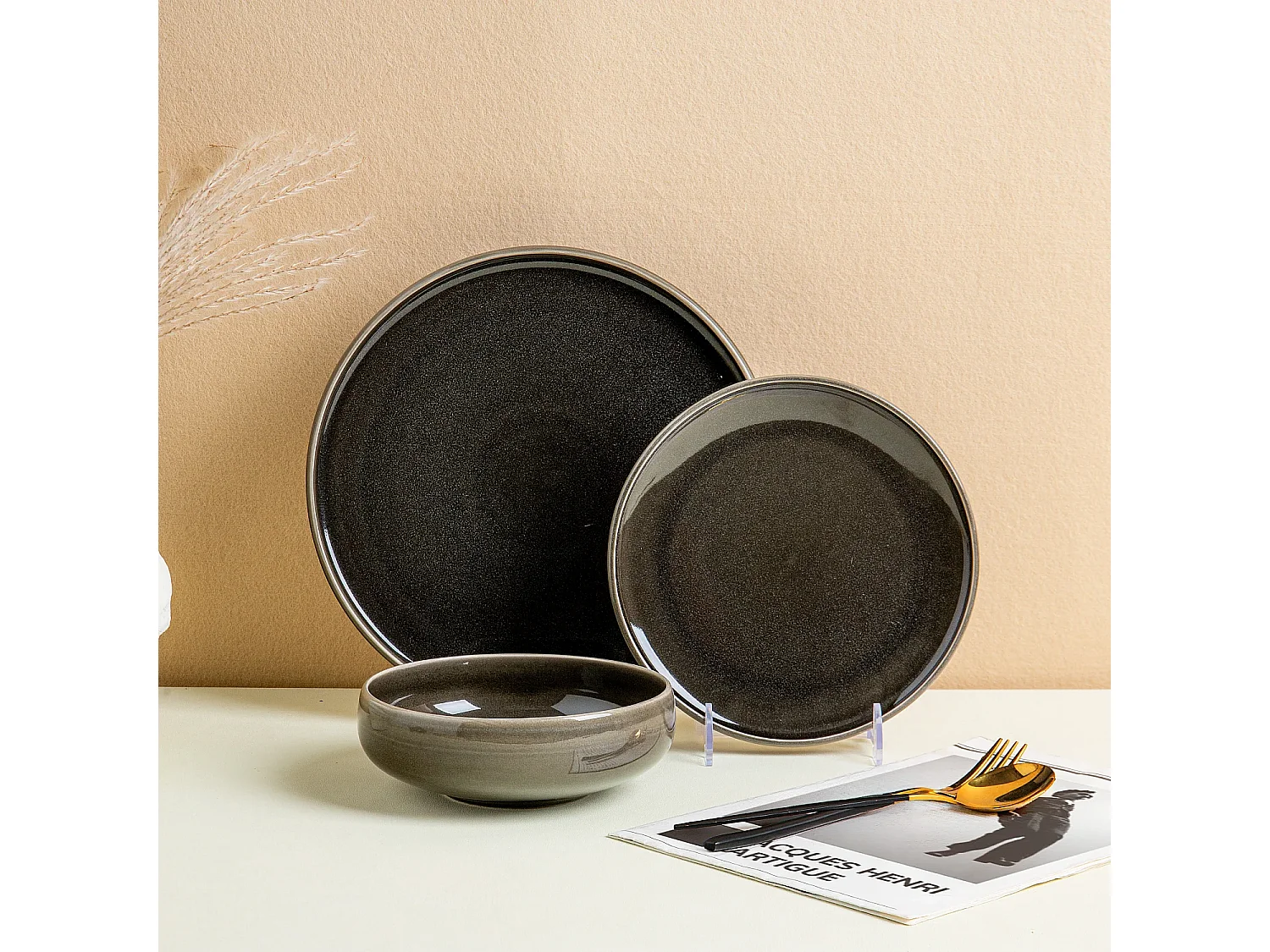 Service de table 18 pièces en grès à émail réactif - Noir