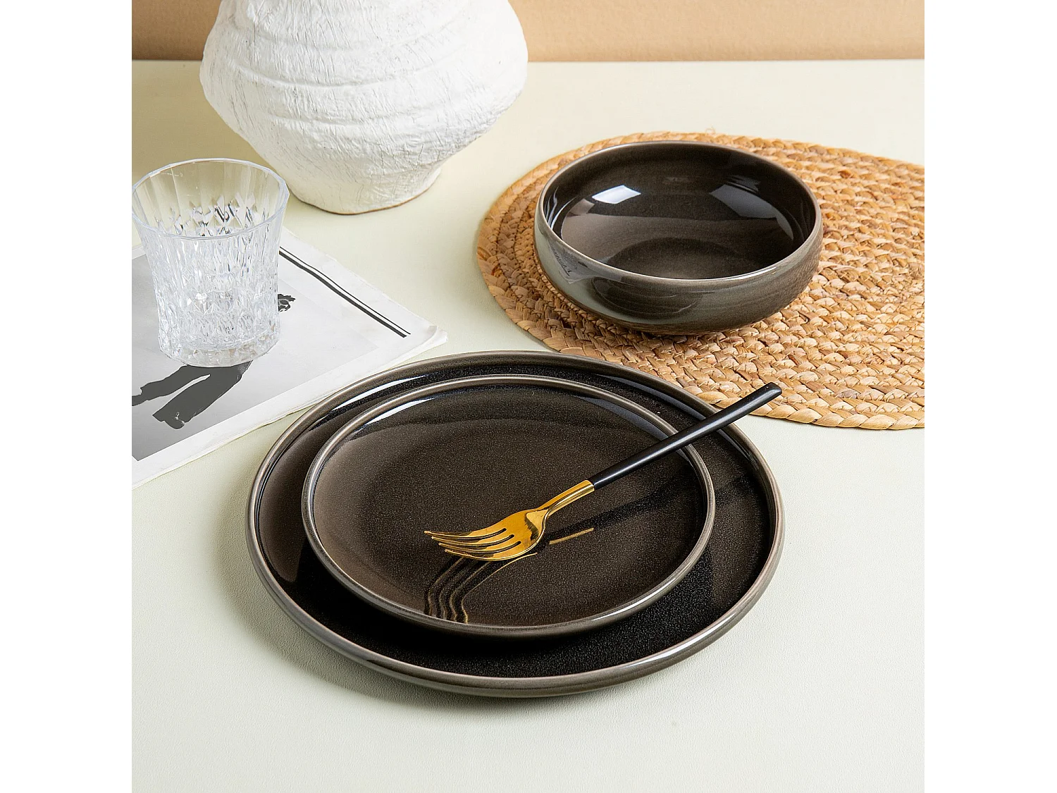 Service de table 18 pièces en grès à émail réactif - Noir