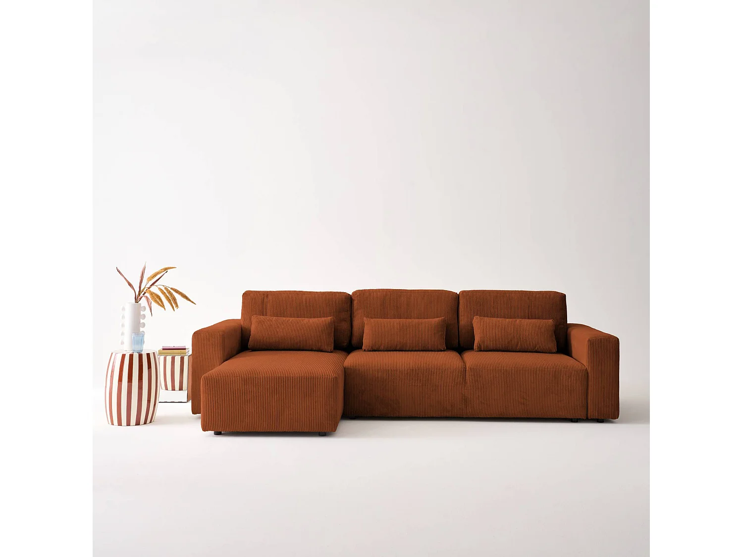 Canapé d'angle convertible réversible 5 places velours côtelé camel avec coffre de rangement - Theo