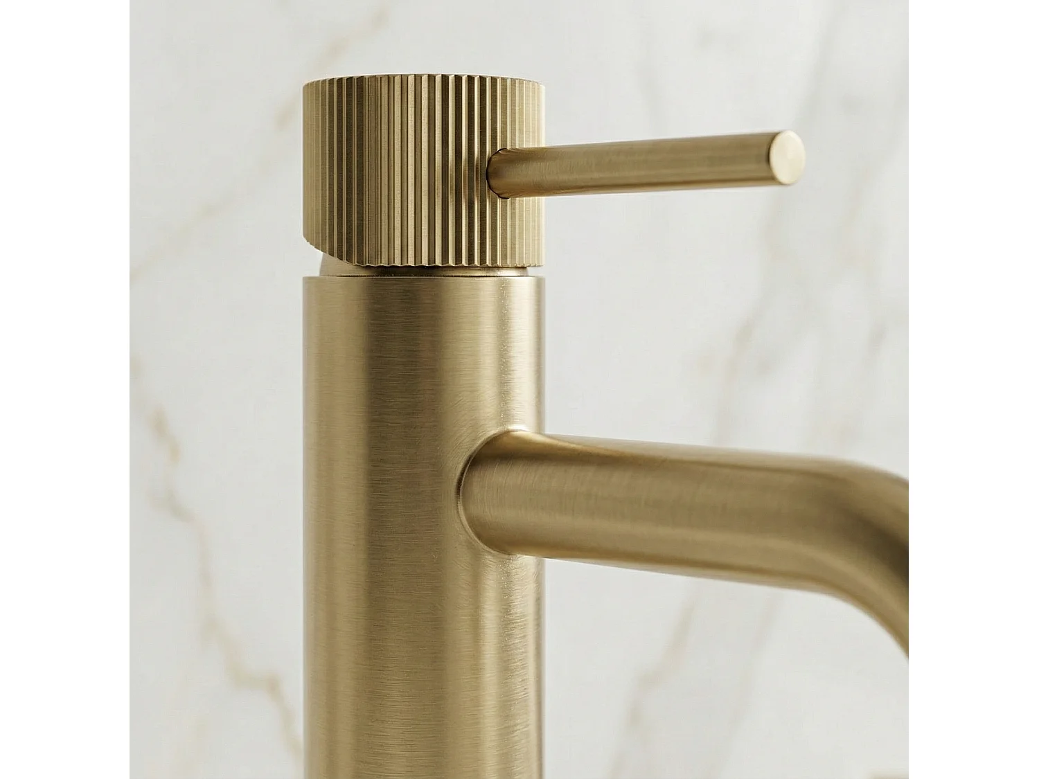 Robinet De Lavabo Rea Lungo Stripe High Brush Gold
