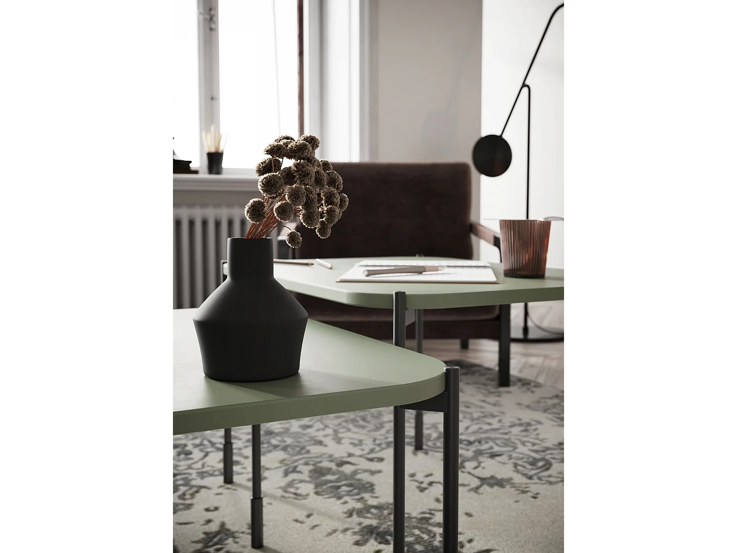 Lage rechthoekige tafel met metalen poten