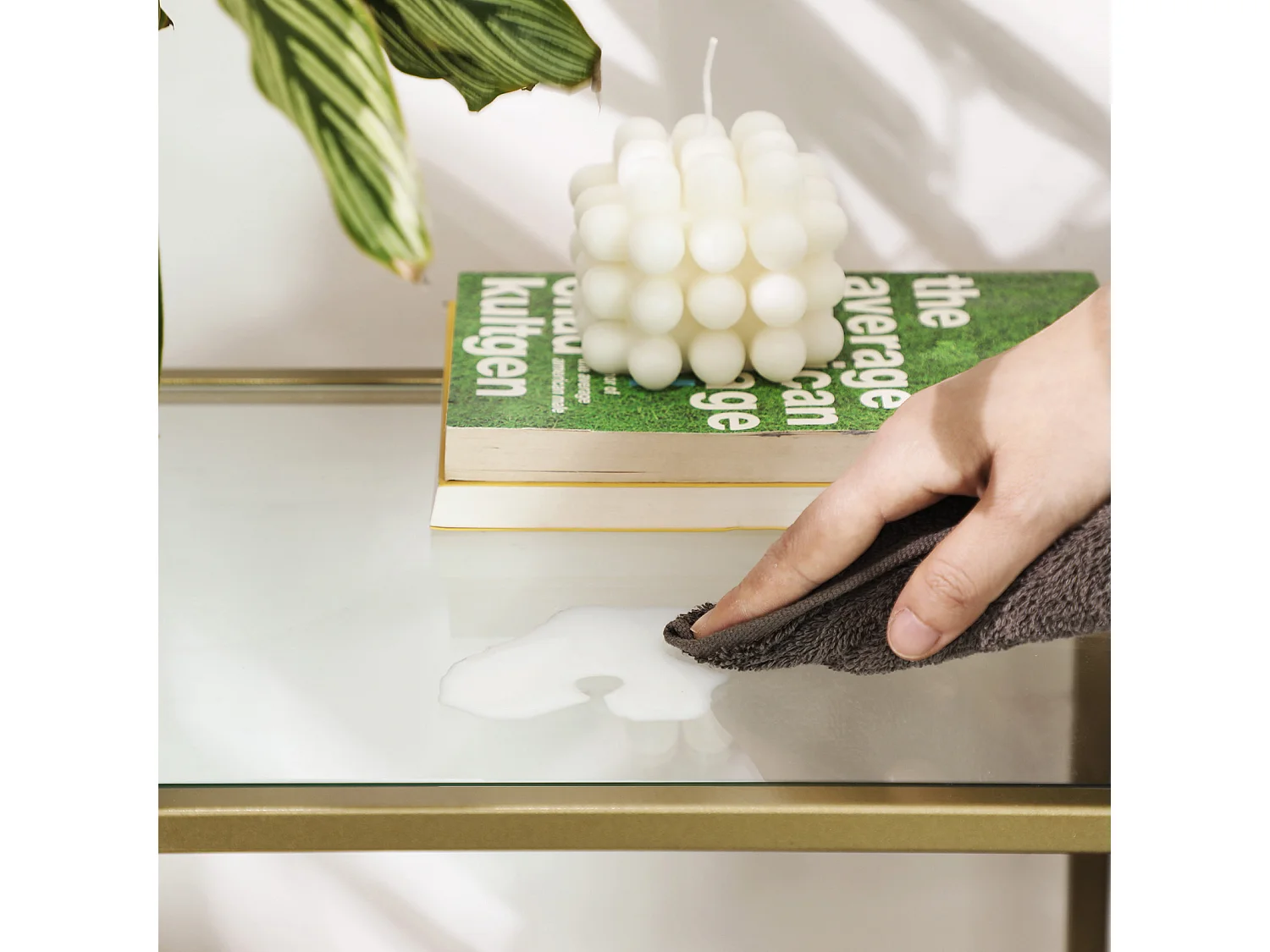 VASAGLE Konsolbord, bord i hærdet glas, moderne sofa- eller entrébord, metalramme, robust, justerbare fødder, til stue, gang, gylden LGT26G