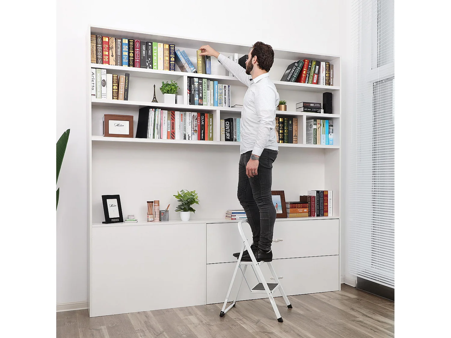 Songmics GSL12WT Folding Step Ladder with 2 Steps, Folding Section, Safety Locking Mechanism, Easy to Store, Load Capacity 150 kg, TÜV Rheinland-Tested to EN14183