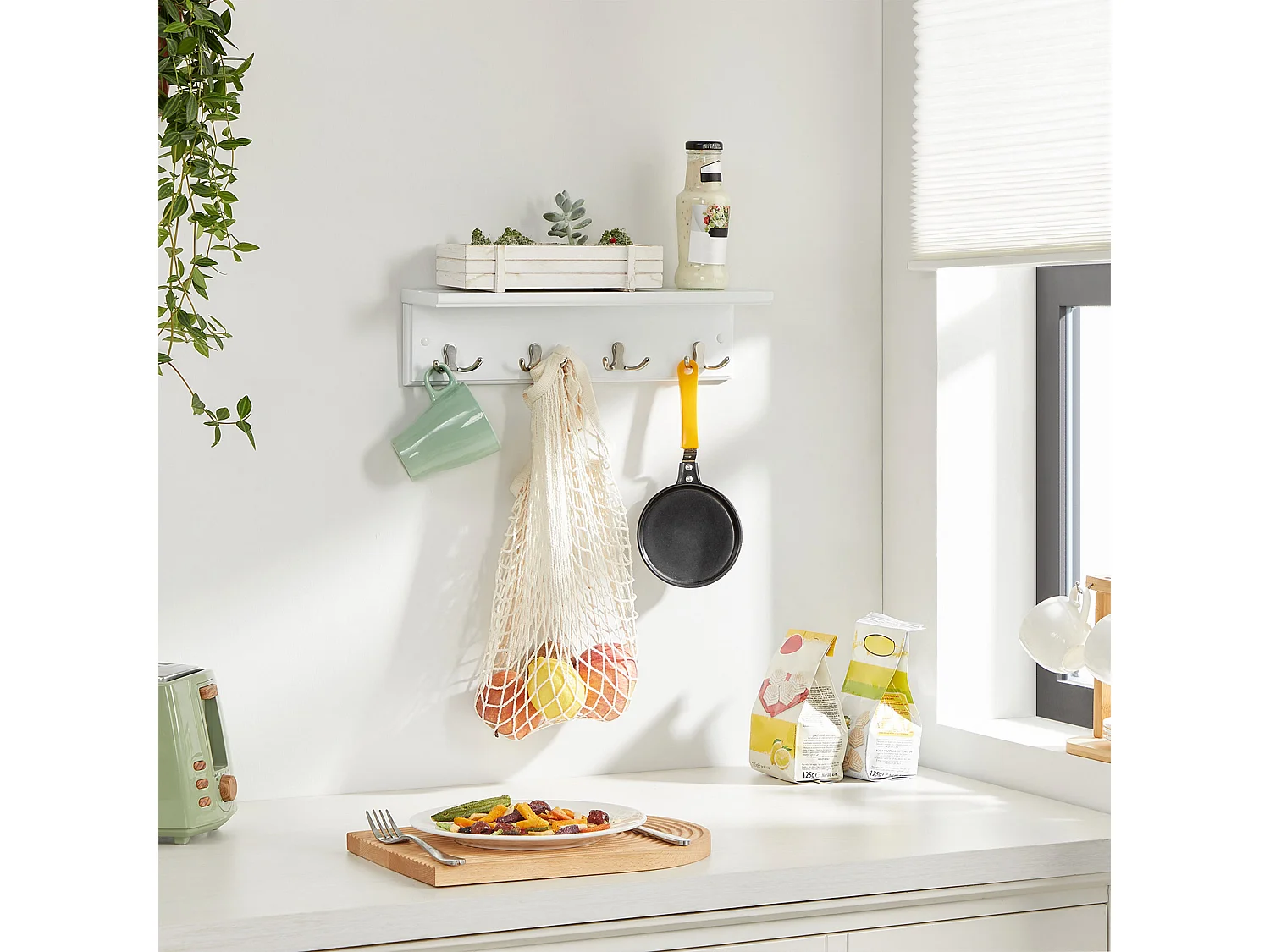 Wandgarderobe mit Regal weiß