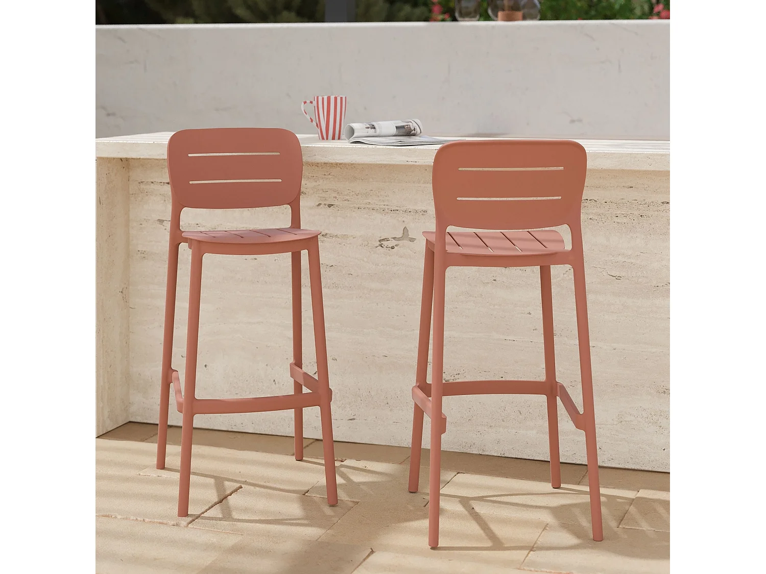 Conjunto de 2 sillas de bar de jardín de 75 cm en plástico terracota - Lola