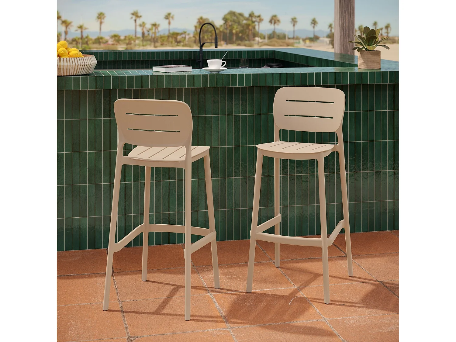 Conjunto de 2 sillas de bar de jardín de 75 cm en plástico beige - Lola