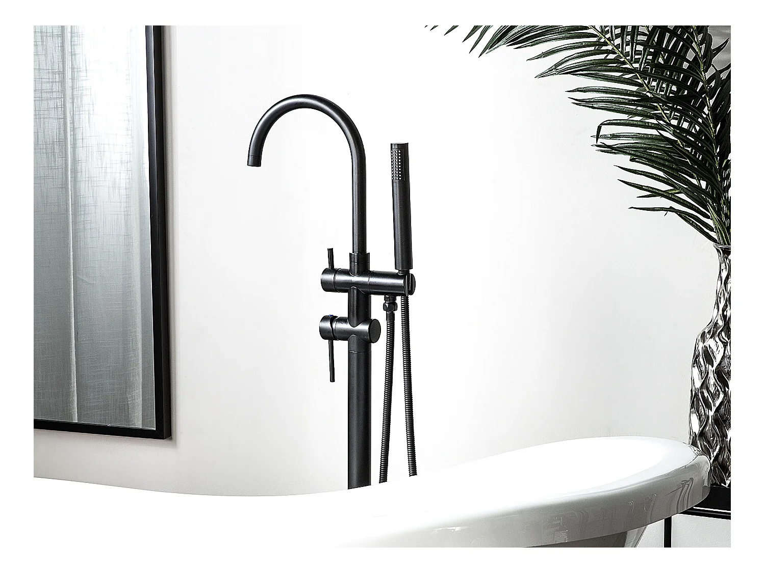 Freistehende Badewannenarmatur TUGELA Schwarz