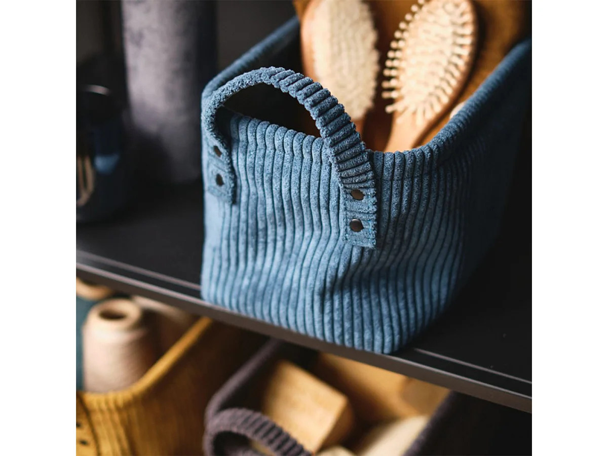 Corduroy mand met handvatten aan de zijkant. Petrol Blauw 35x25x22cm