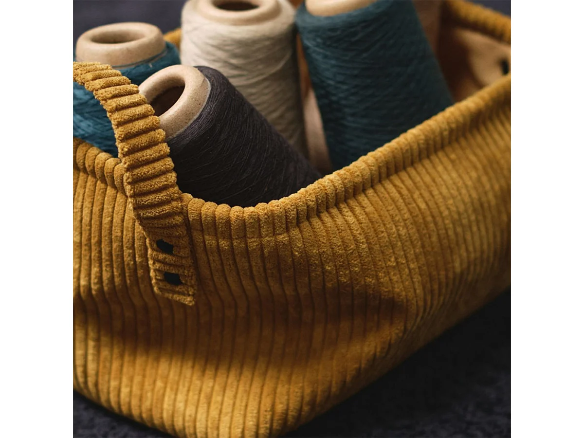 Corbeille bronze rectangulaire cosy en velours côtelé