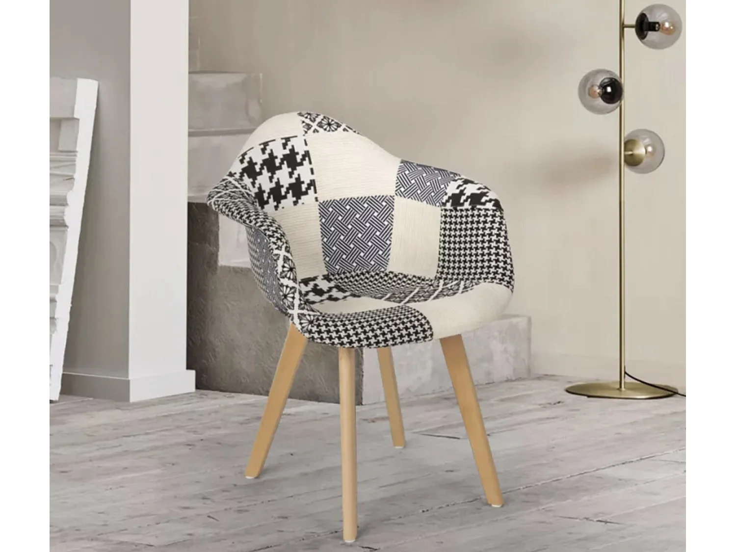 Fauteuil patchwork gris et blanc et pied hêtre naturel Karoli