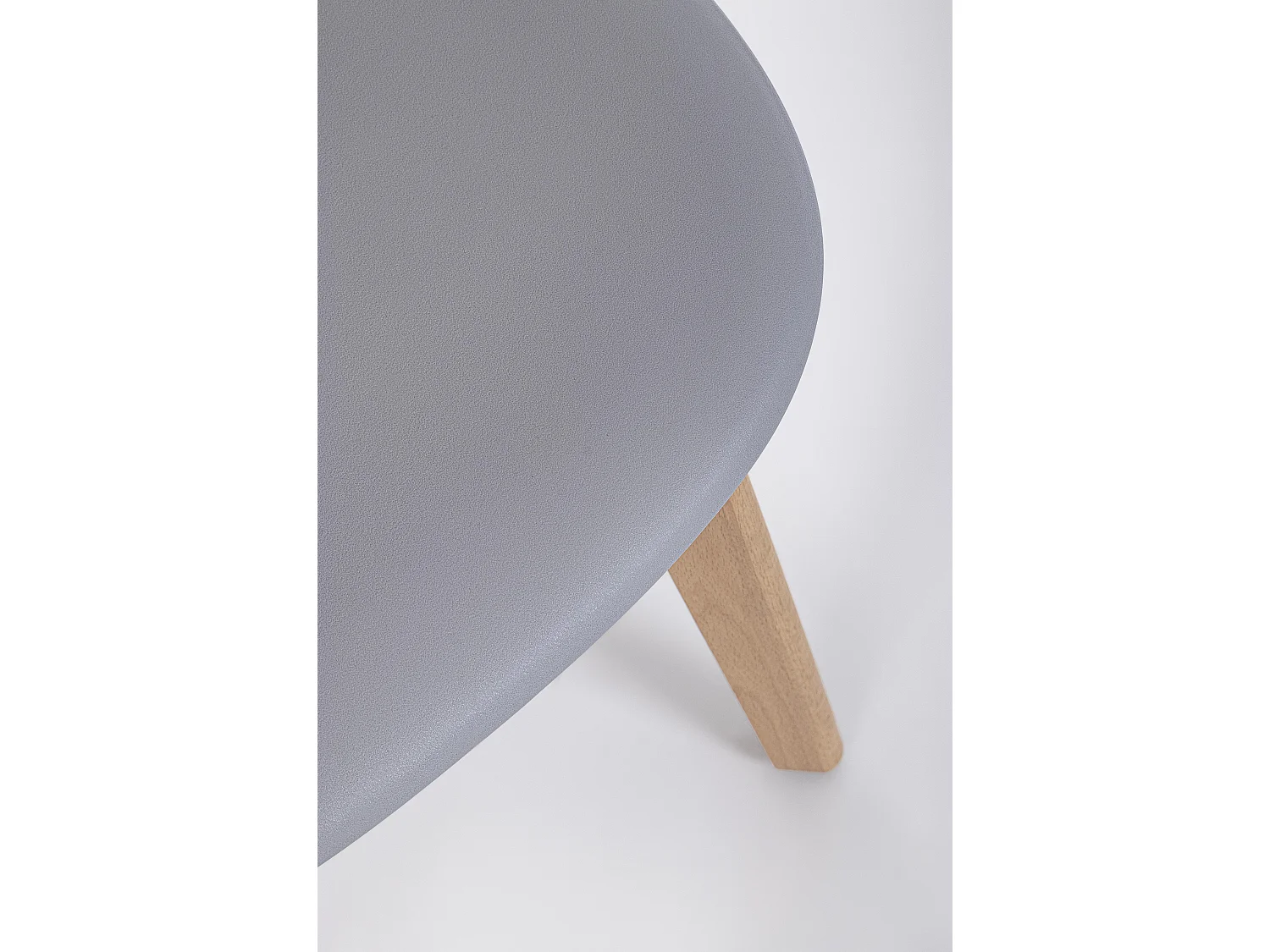 Lot de 4 chaises KAZO – Coque PP renforcée & piétement hêtre-Gris