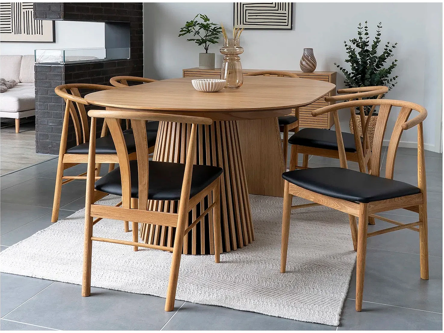 Lot de 2 chaise ARTENARA – Chêne naturel & Aise en PU noir