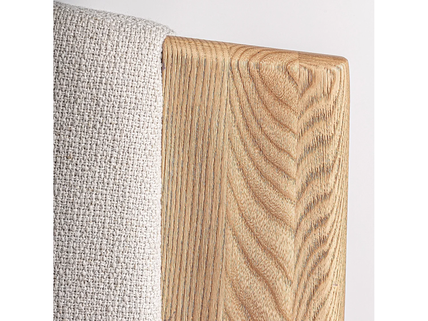 Chaise curvée en tissu beige et bois massif de chêne clair NARA-Beige
