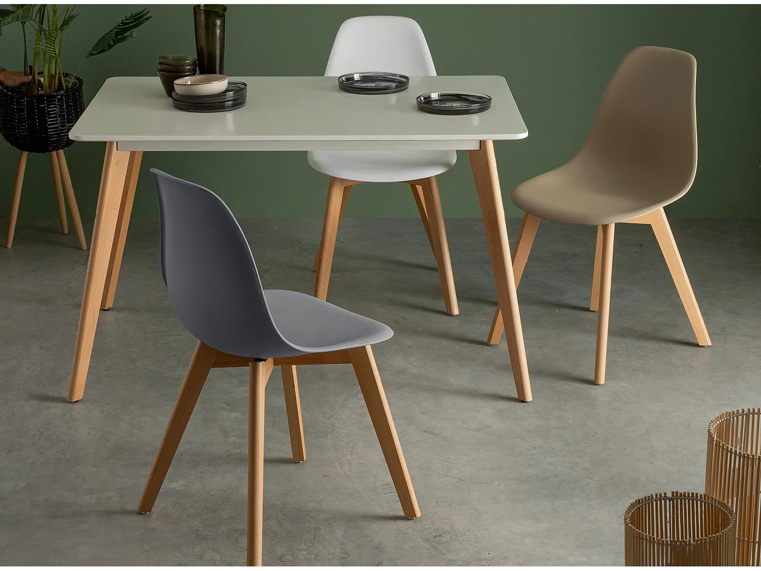 Lot de 4 chaises KAZO – Coque PP renforcée & piétement hêtre-Noir