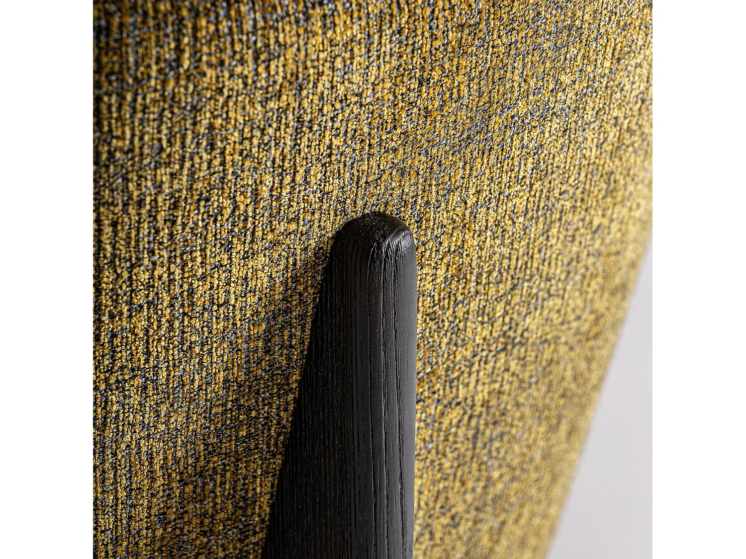 Chaise curvée en tissu beige et bois massif de chêne clair NARA-Jaune