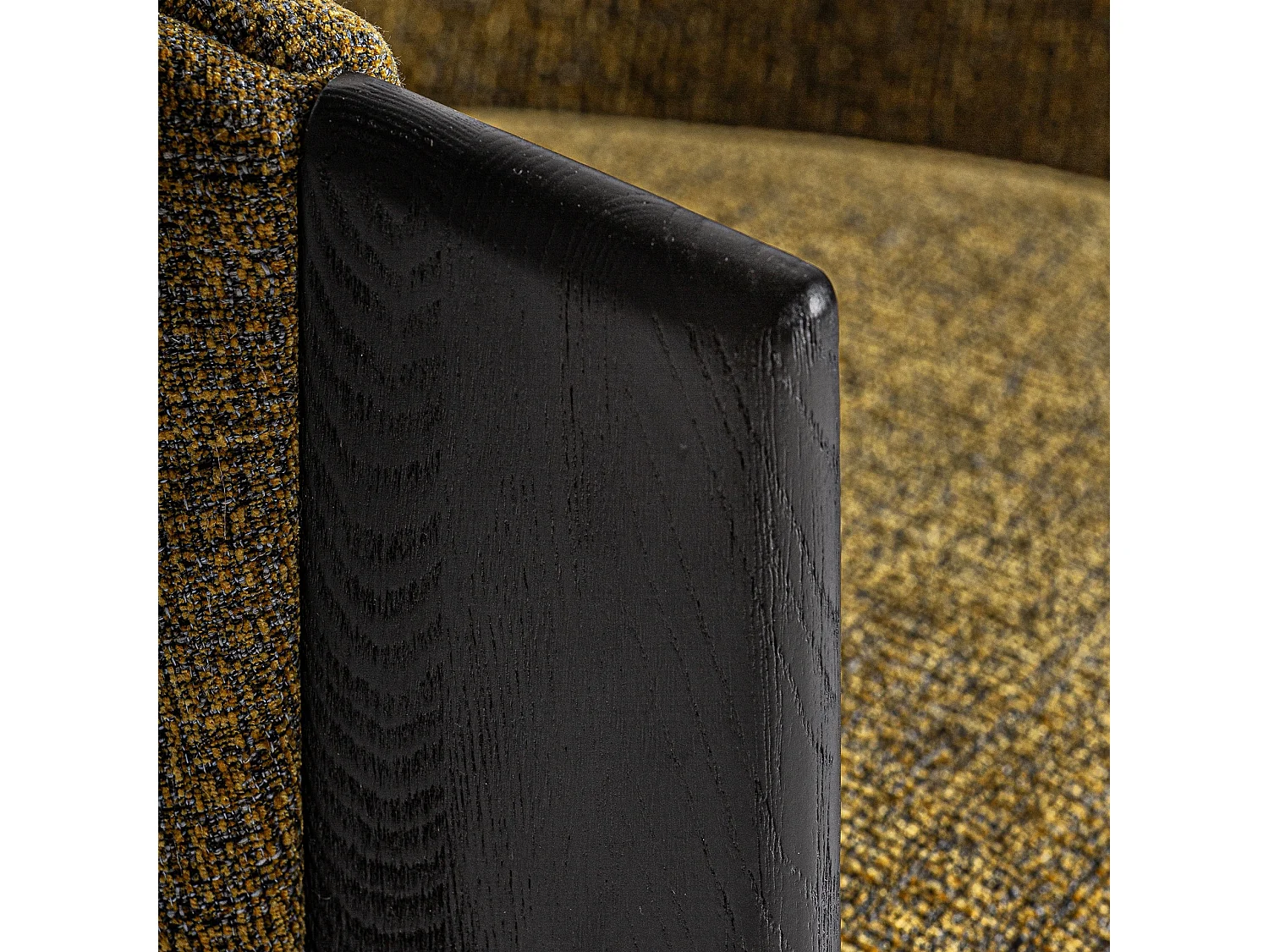 Chaise curvée en tissu beige et bois massif de chêne clair NARA-Jaune
