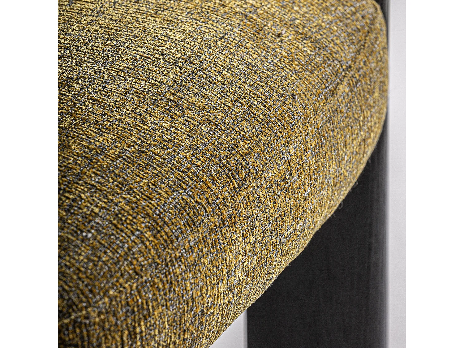 Chaise curvée en tissu beige et bois massif de chêne clair NARA-Jaune