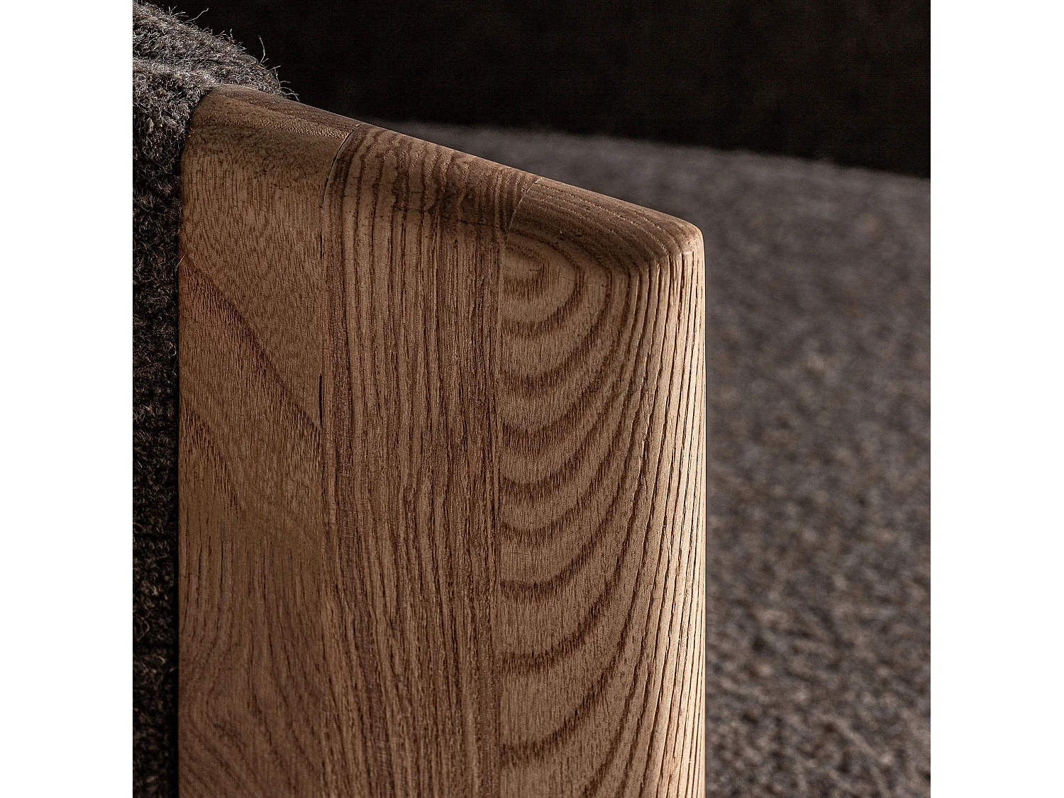Chaise curvée en tissu beige et bois massif de chêne clair NARA-Marron