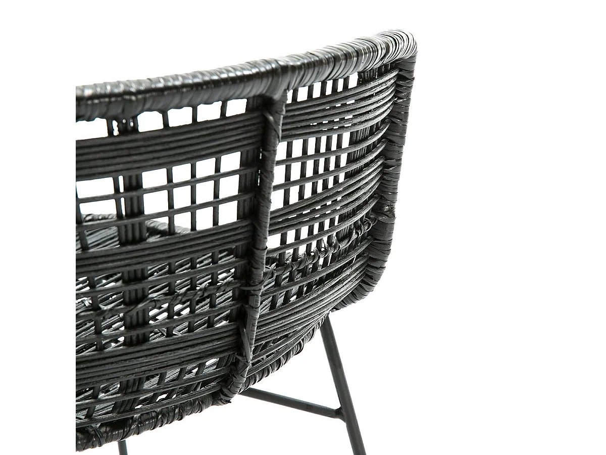 Stoel met rieten armleuningen en zwart metalen poten van Mim's