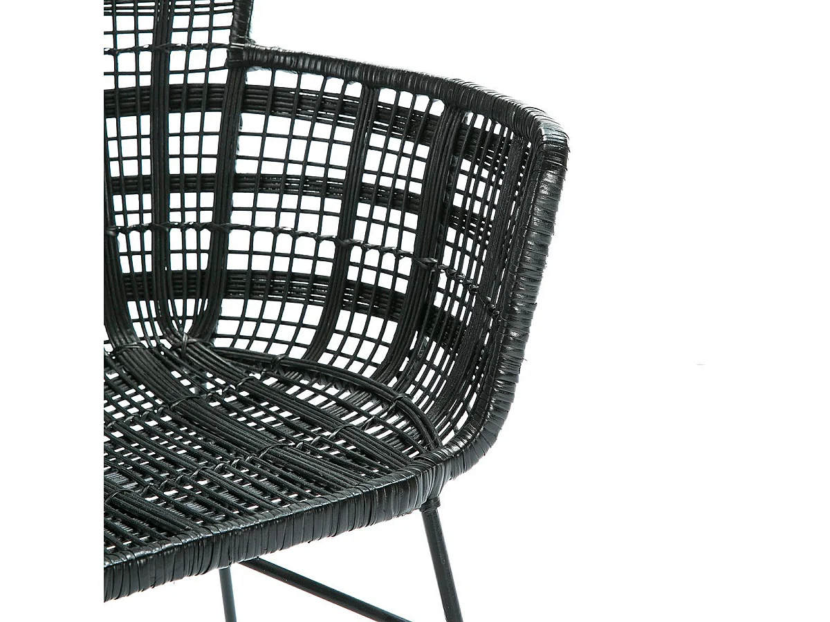 Stoel met rieten armleuningen en zwart metalen poten van Mim's
