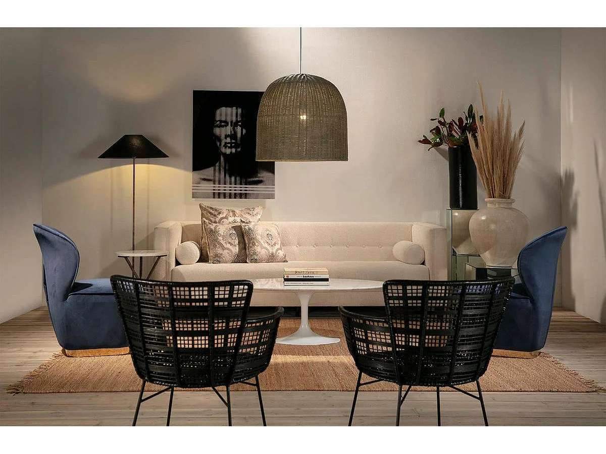 Stoel met rieten armleuningen en zwart metalen poten van Mim's