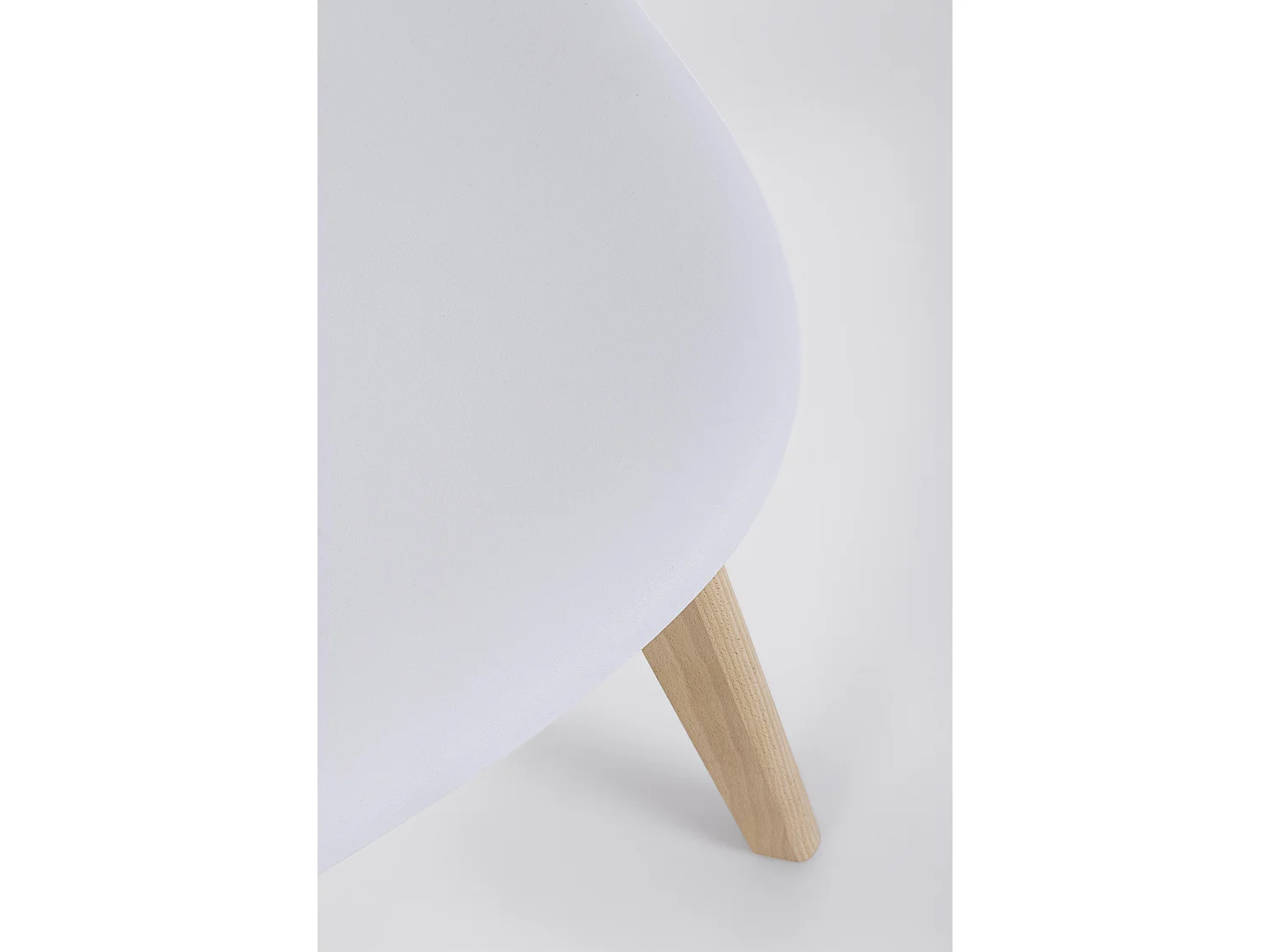 Lot de 4 chaises KAZO – Coque PP renforcée & piétement hêtre-Blanc