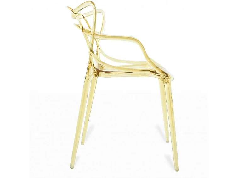 Silla Beliano moderna con reposabrazos dorados transparentes.