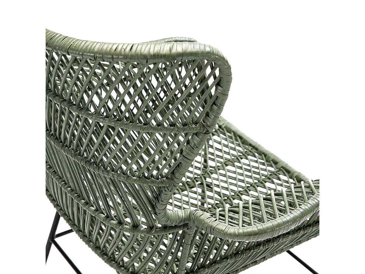 Stoel met groene rieten armleuningen en zwart metalen poten van Mim's
