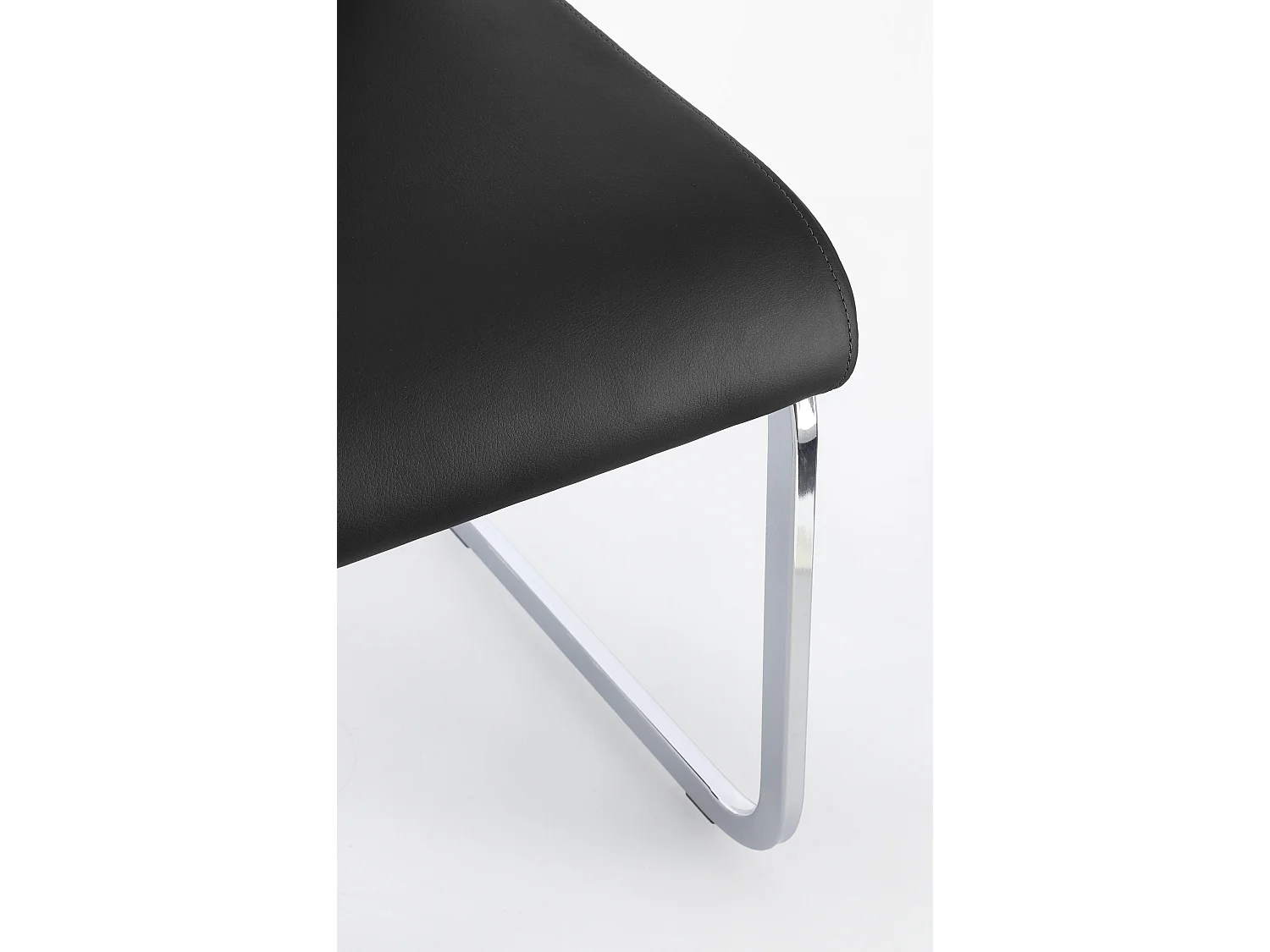 Lot de 4 chaises design KYRA – Simili cuir & pieds acier chromé-Noir