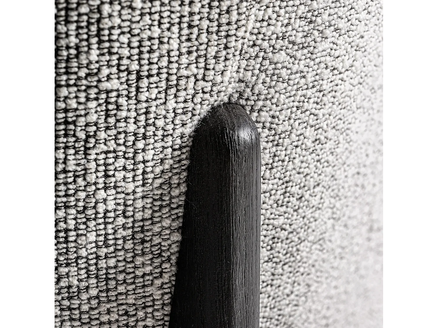 Sillón NARA – Madera maciza de roble marrón claro y tela-Gris