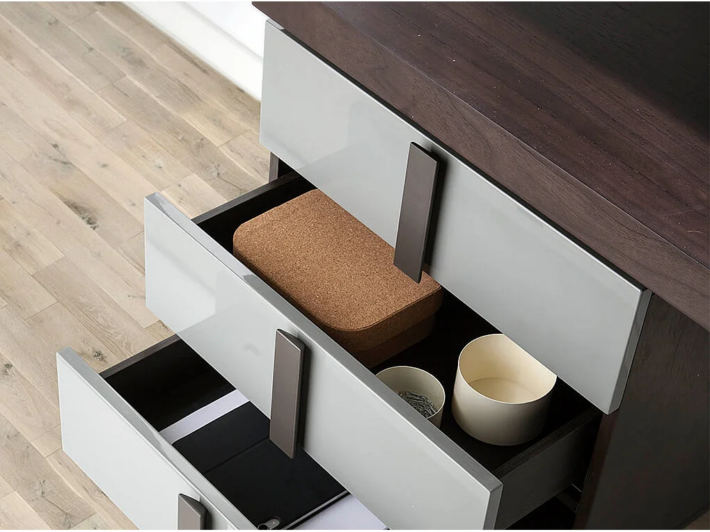 Bureau en bois plaqué de chêne et laqué gris 3 tiroirs Giani