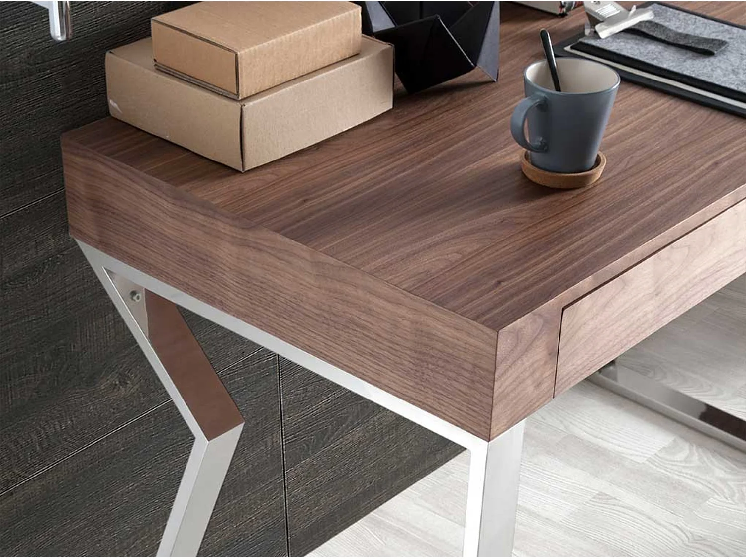Zoliver designbureau in notenhout en chroomstaal 120 cm