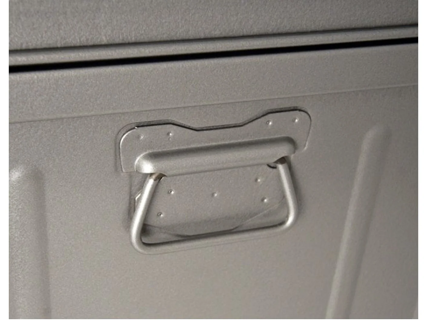 Malle de rangement en métal Habitat L57xH29xP42 - Capacité 60 litre-Alu