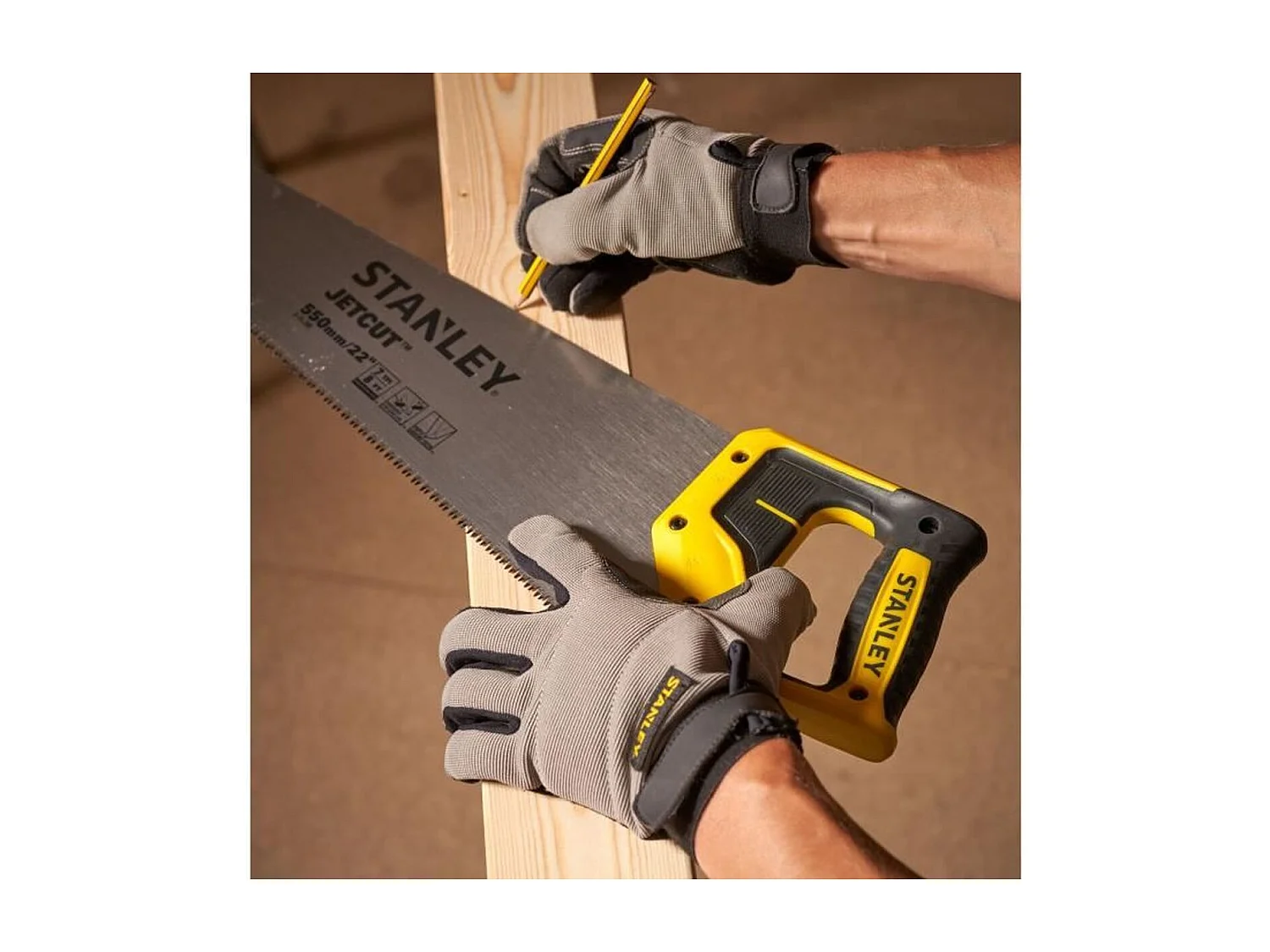 Scie égoïne STANLEY Jetcut 550 mm pour bois, dents hardpoint, poignée ergonomique jaune
