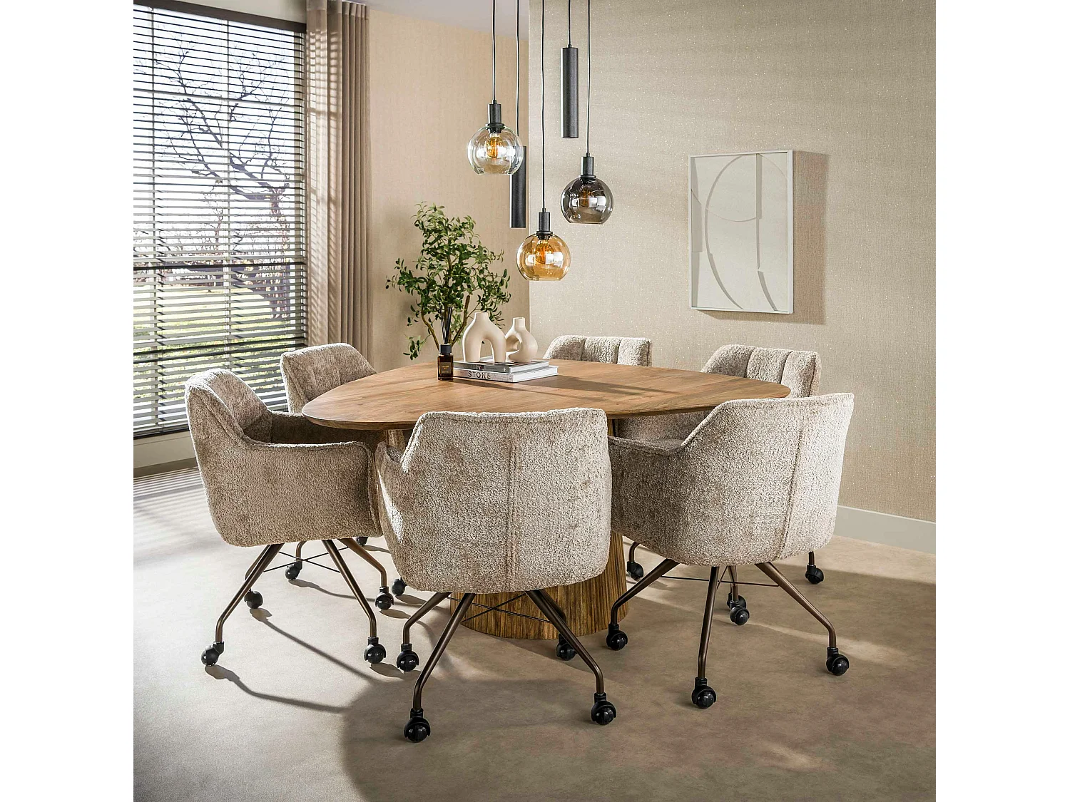 Table à manger bois de manguier forme triangulaire 150 cm CREEK