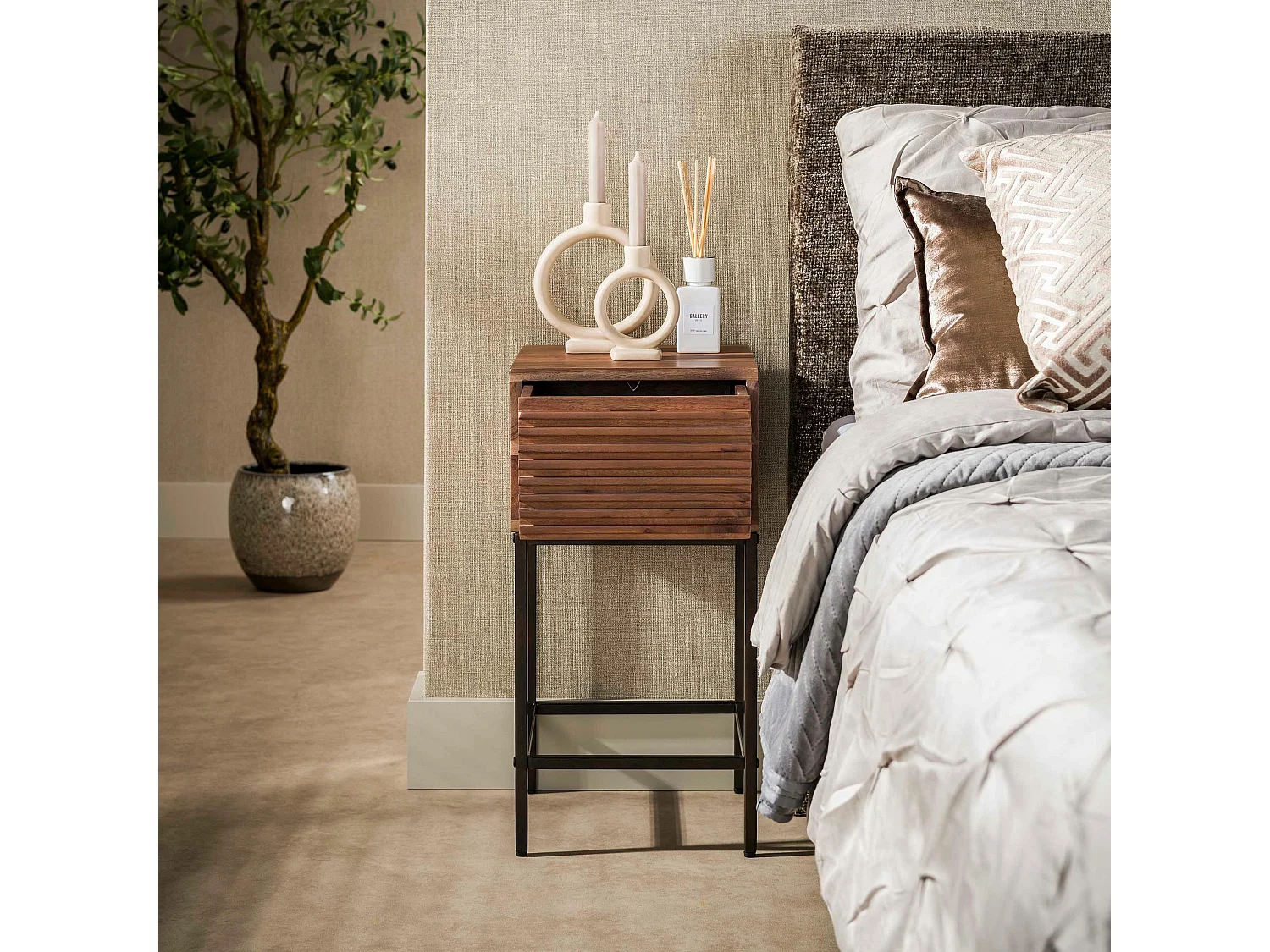 Table de chevet bois d'acacia 1 tiroir strié NAKO