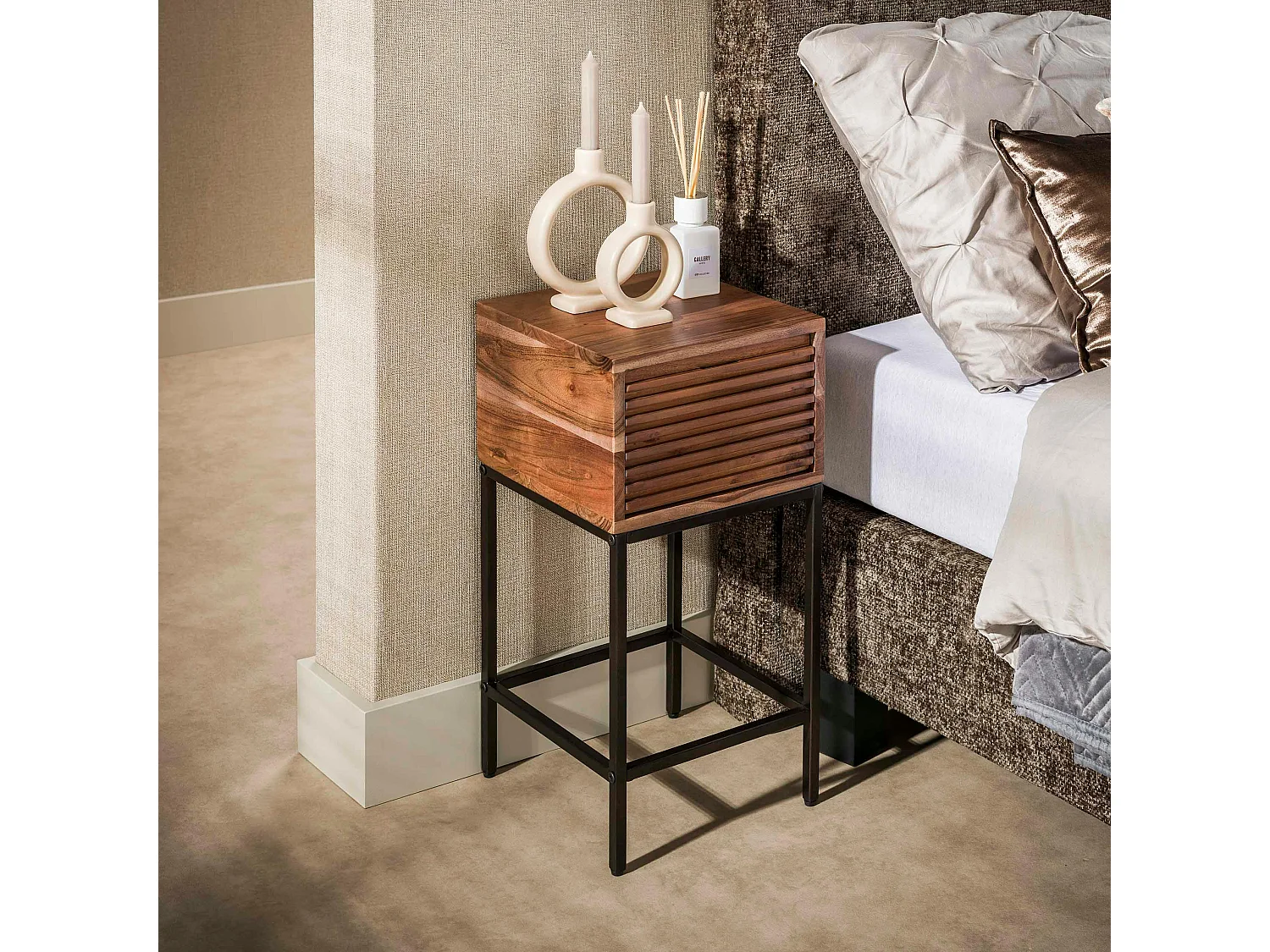 Table de chevet bois d'acacia 1 tiroir strié NAKO