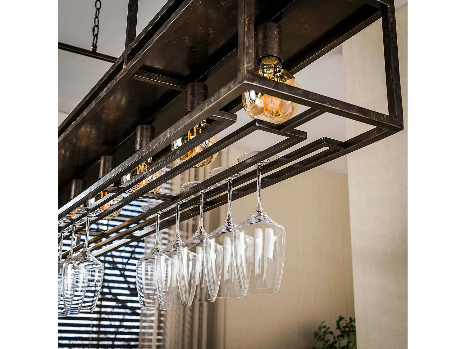 Suspension îlot cuisine métal brun avec support verres à pied 6 lampes RALF