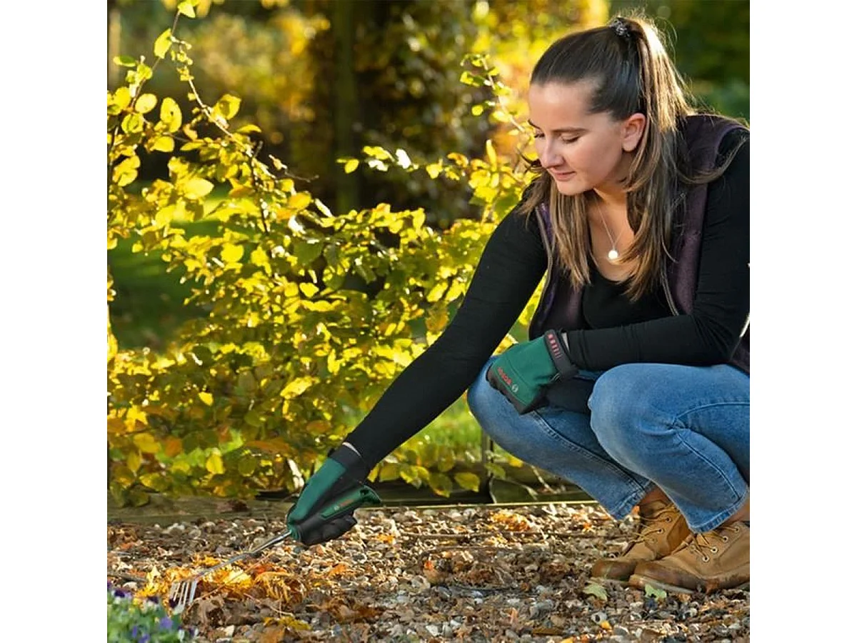 Râteau de jardin Bosch en acier inoxydable avec poignée ergonomique antidérapante, gris et noir