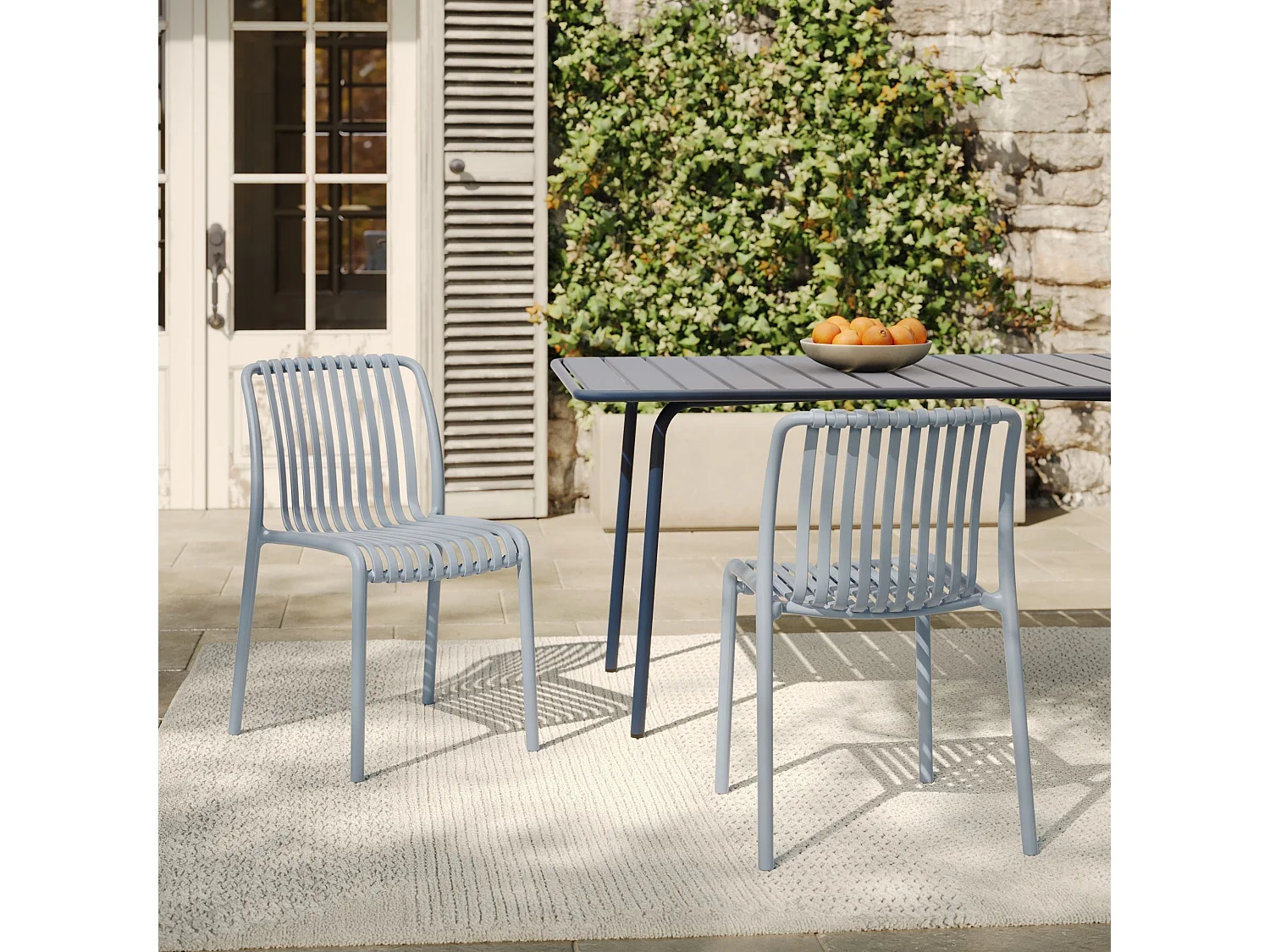 Set di 2 sedie da giardino impilabili in plastica blu pastello - Duli