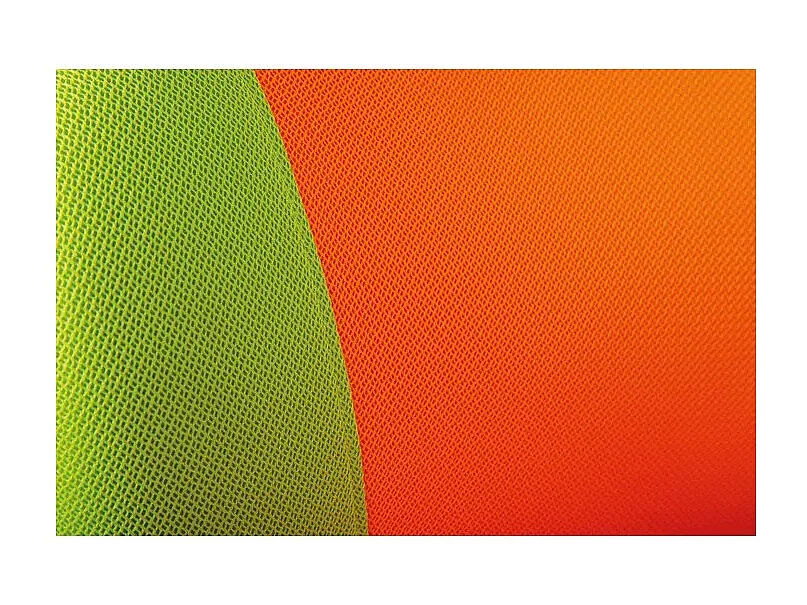 Chaise de Bureau Enfant Pivotante à Roulettes avec assise rembourrée, coloris Orange/Vert - Longueur 52 x Profondeur 56 x Hauteur 103,5 cm