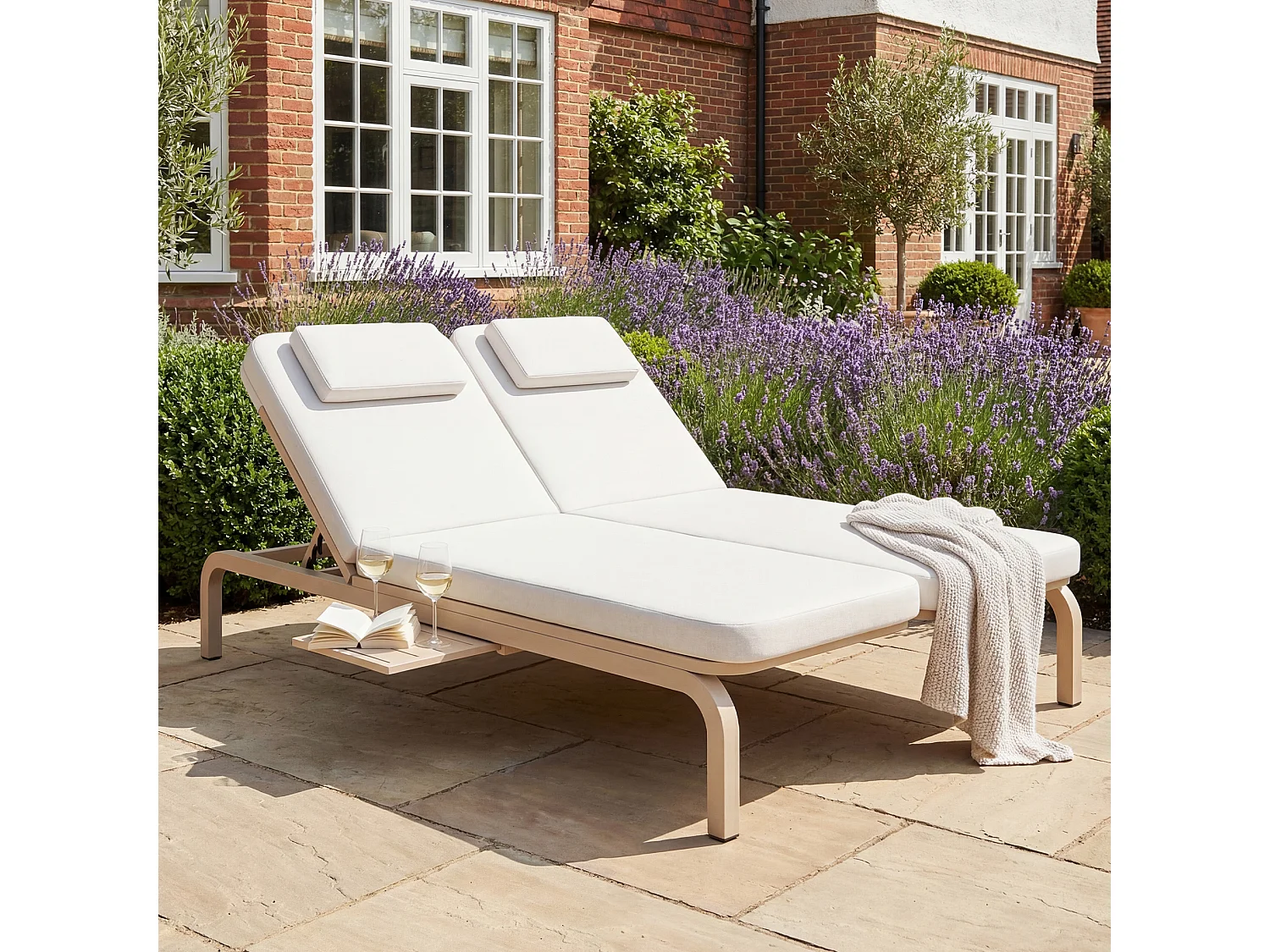 Podwójny leżak ogrodowy - 194 x 129 x 93 cm - Łóżko dzienne ze stolikiem - Regulowane oparcie - Poliester - Beżowy