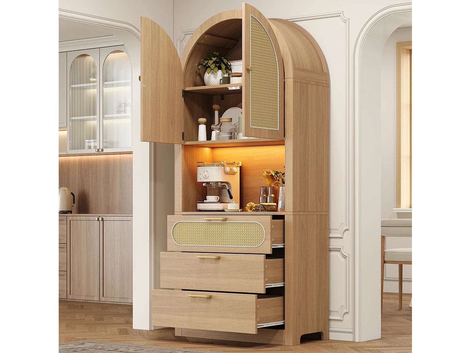 Modernes, geschwungenes Sideboard (80 x 35 x 180 cm) mit LED-Beleuchtung, Rattantüren, 2 Einlegeböden und 3 Schubladen aus Spanplatte in Naturholzoptik.