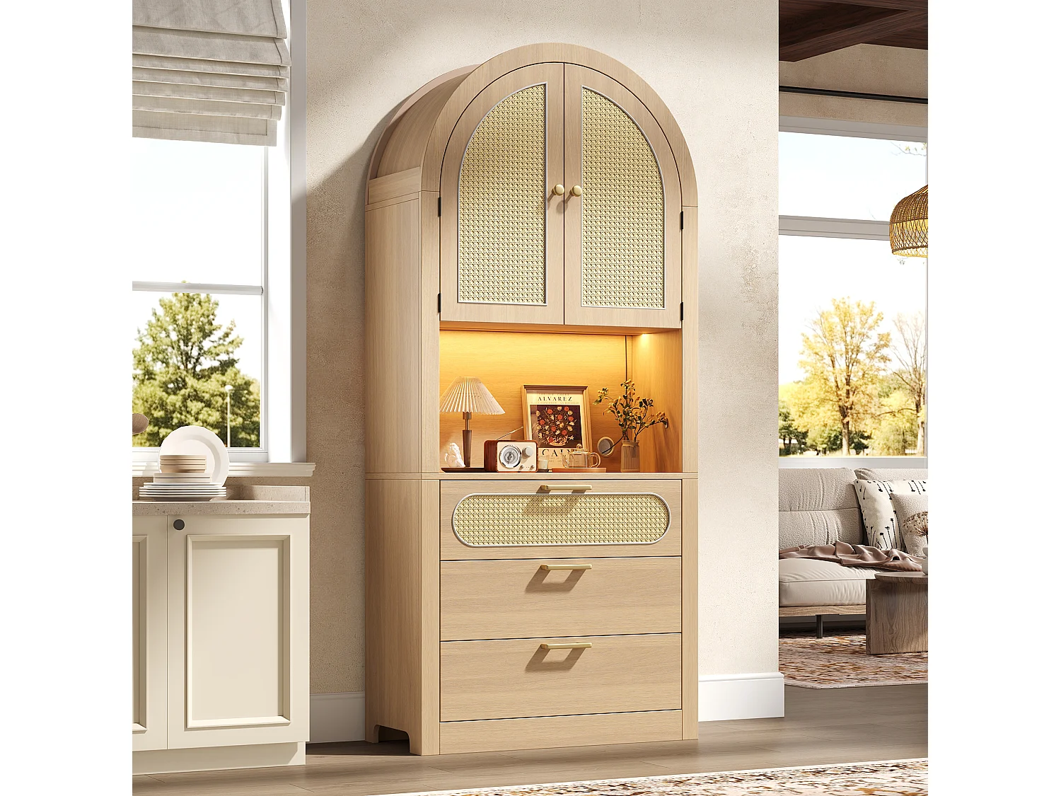 Modernes, geschwungenes Sideboard (80 x 35 x 180 cm) mit LED-Beleuchtung, Rattantüren, 2 Einlegeböden und 3 Schubladen aus Spanplatte in Naturholzoptik.