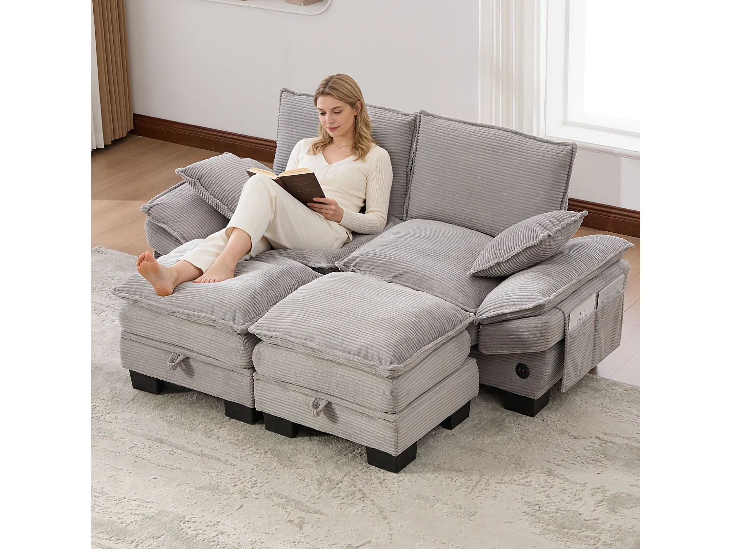 Zestaw wypoczynkowy z tkaniny sztruksowej, 2-osobowy - 190 x 132 x 84 cm - z 2 pufami ze schowkiem + port USB + kieszenie - jasnoszary