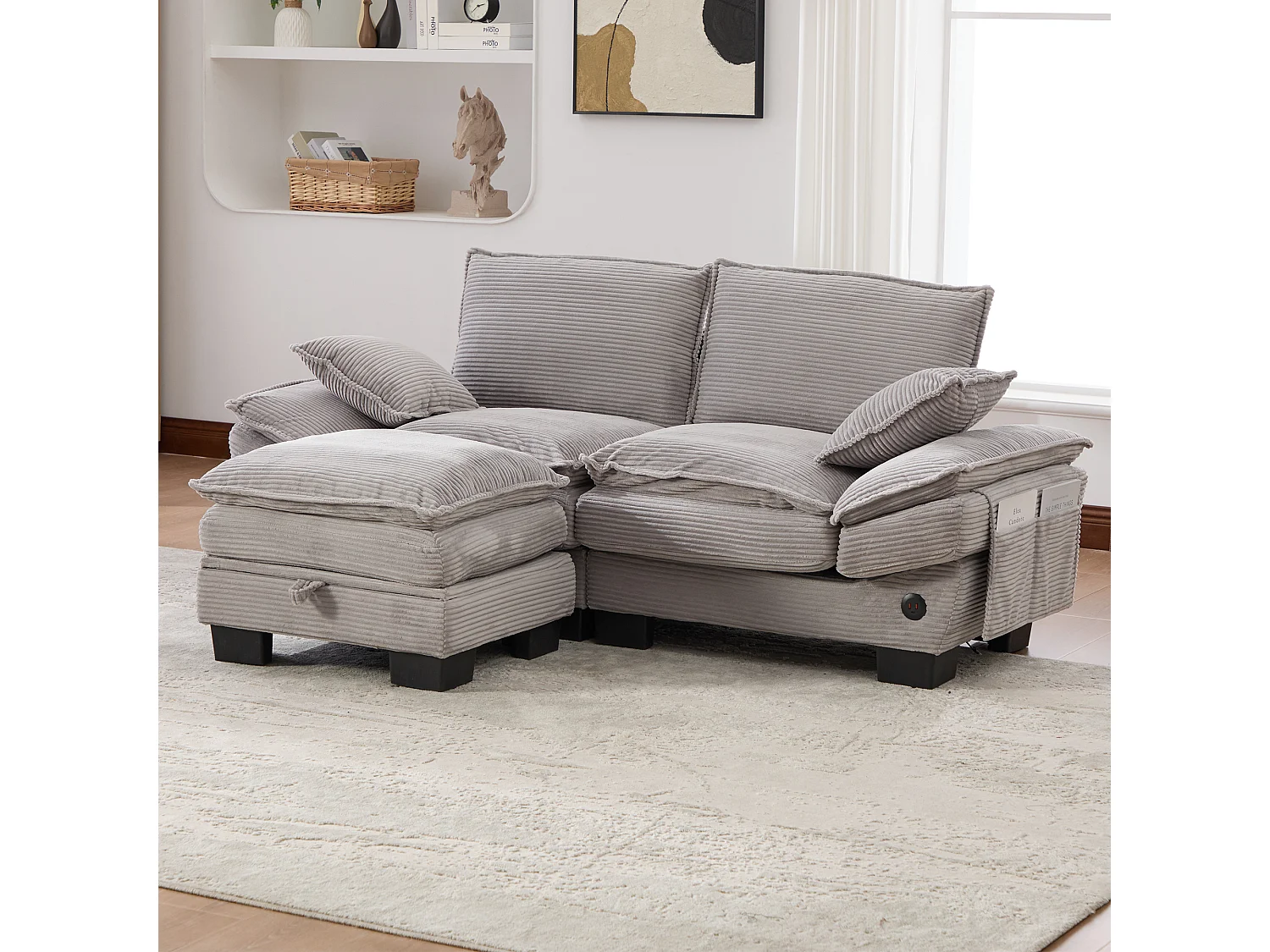 Dwuosobowy zestaw wypoczynkowy z tkaniny sztruksowej - 190 x 132 x 84 cm - z 1 pufem ze schowkiem + portem USB + kieszeniami - jasnoszary