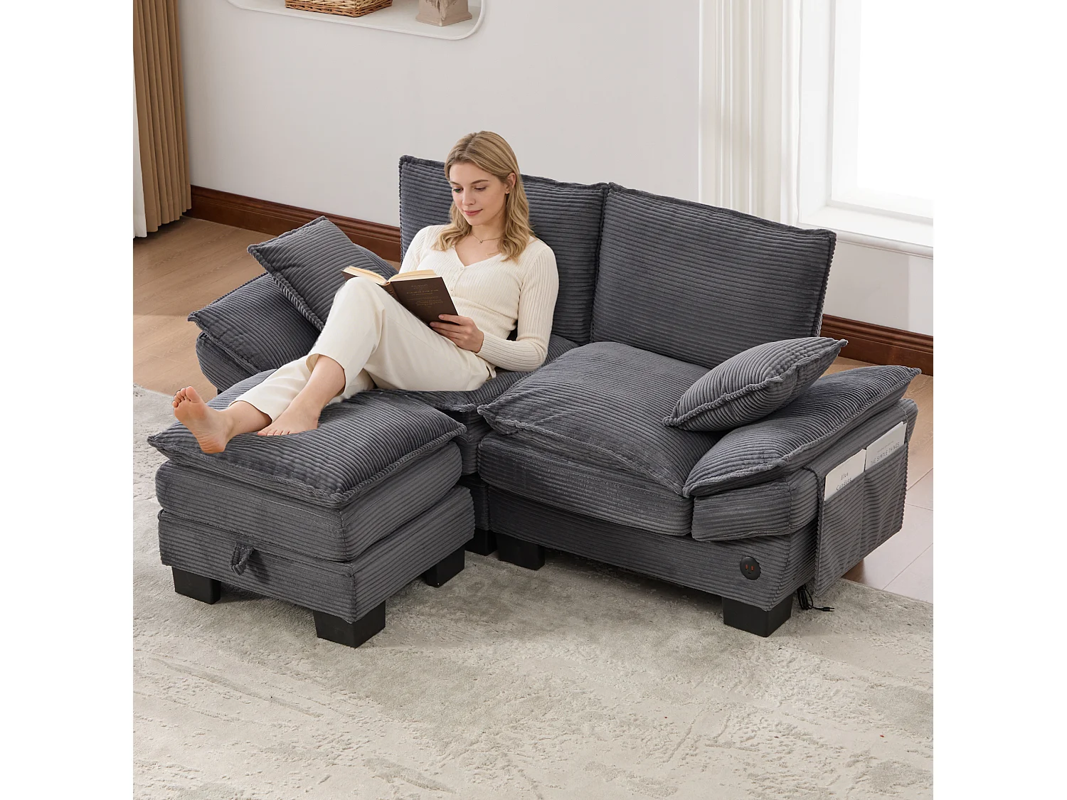 Dwuosobowy zestaw wypoczynkowy z tkaniny sztruksowej - 190 x 132 x 84 cm - z 1 pufem ze schowkiem + portem USB + kieszeniami - ciemnoszary